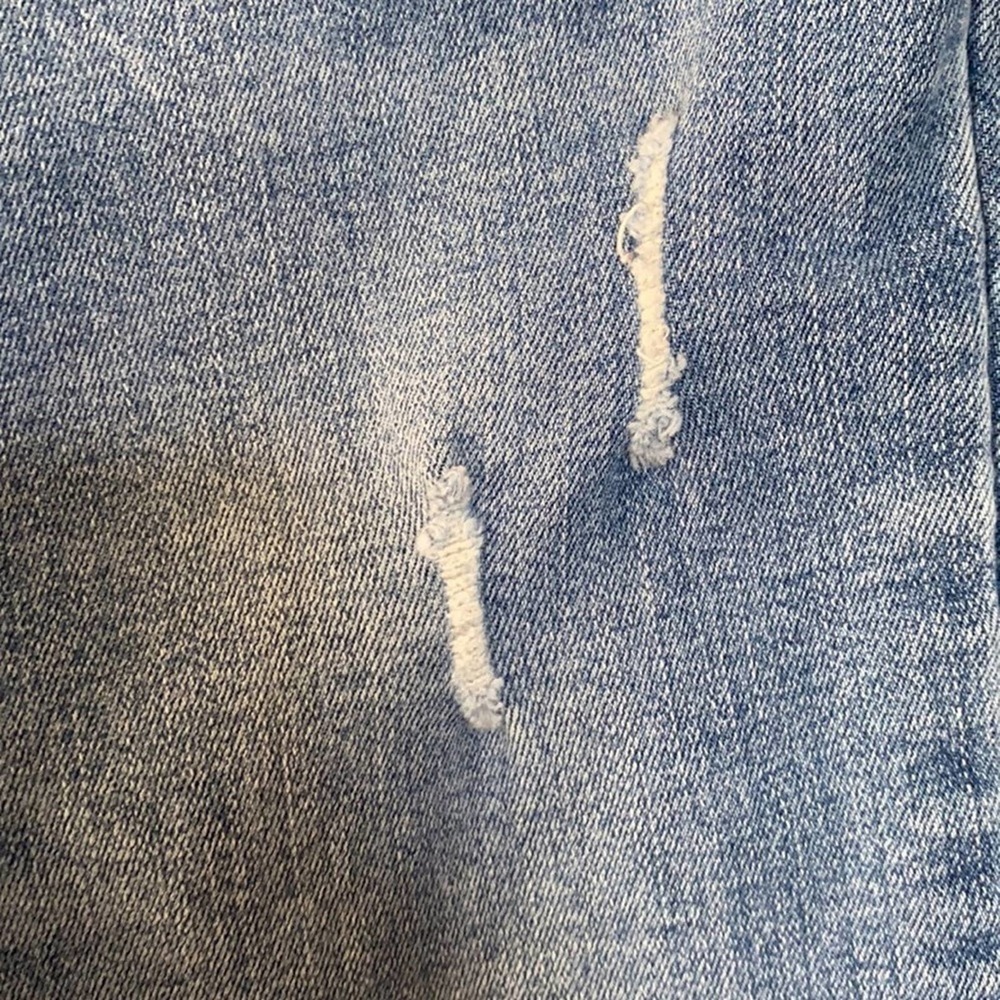 Forever 21 Womens Blue Ripped knees Distressed Straight Jeans Size 30 - Picture 2 of 5